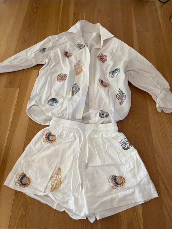 vestique Other - vestique White Shell-Embroidery Two-Piece Set
